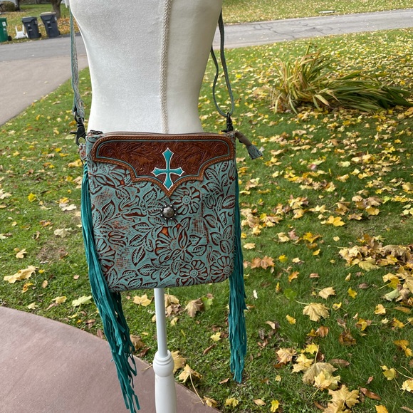 NWT Beautiful Crossbody Genuine Leather with Cross Detail - Picture 1 of 5